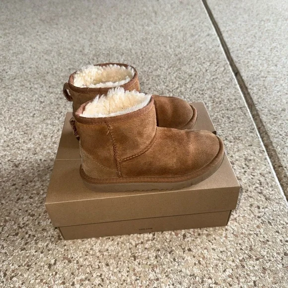 UGG Brown Kids Boots - Picture 5 of 9